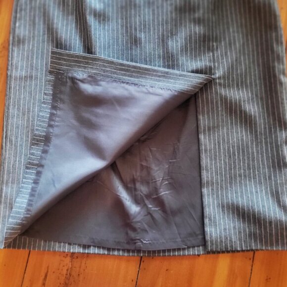 Ann Taylor Gray Pinstriped Lined Pencil Skirt w/Front Slit - Size 12 - Picture 7 of 10